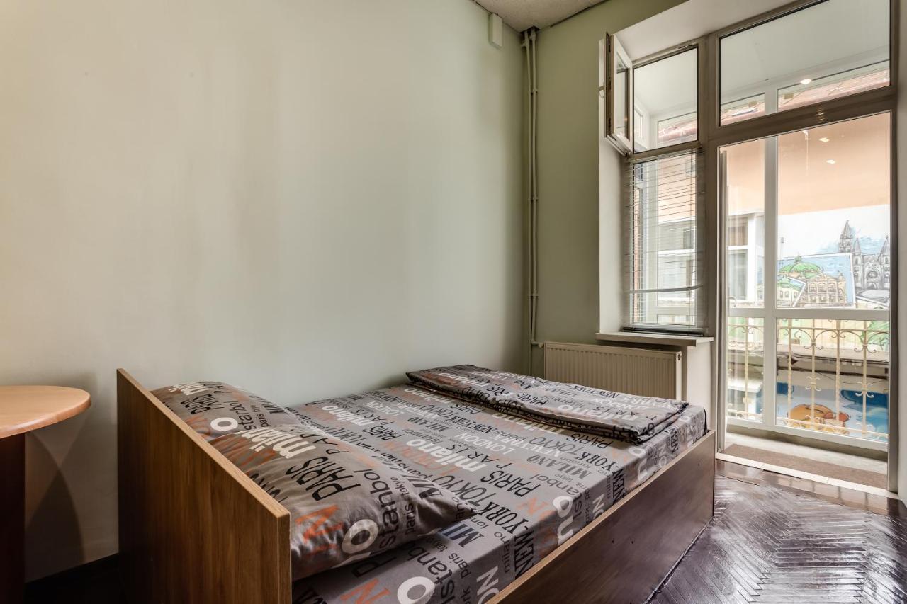 Mister Hostel Lviv Ngoại thất bức ảnh
