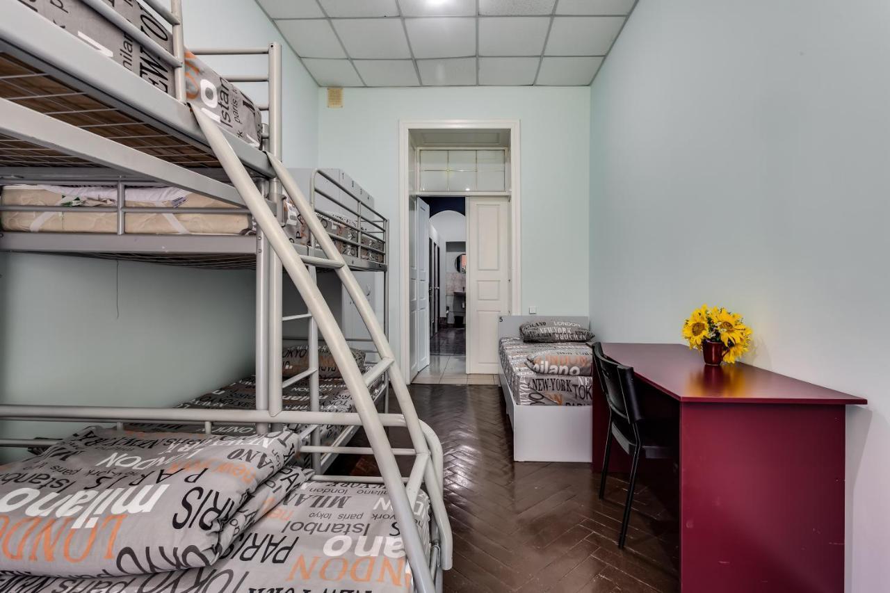 Mister Hostel Lviv Ngoại thất bức ảnh