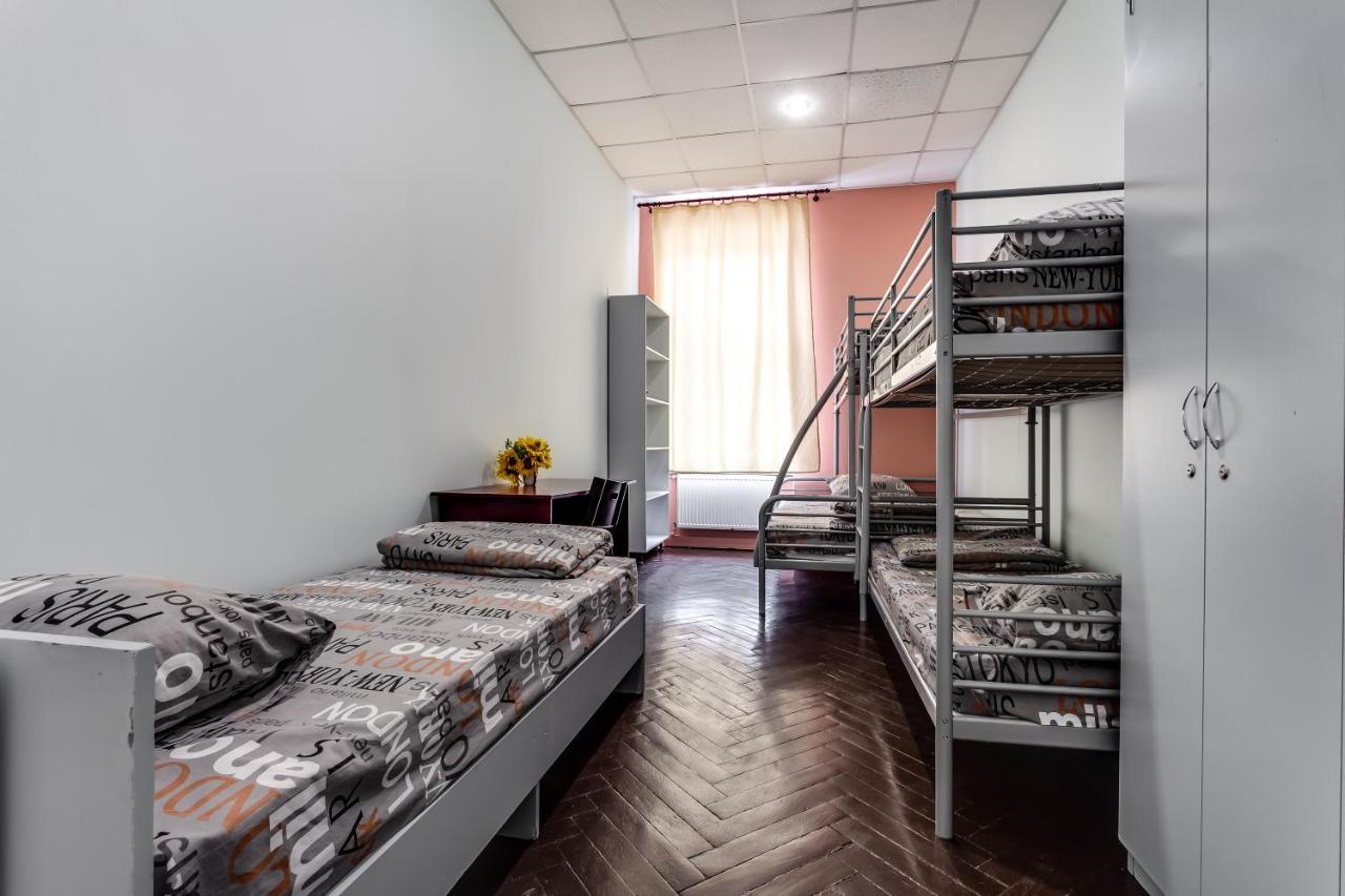 Mister Hostel Lviv Ngoại thất bức ảnh